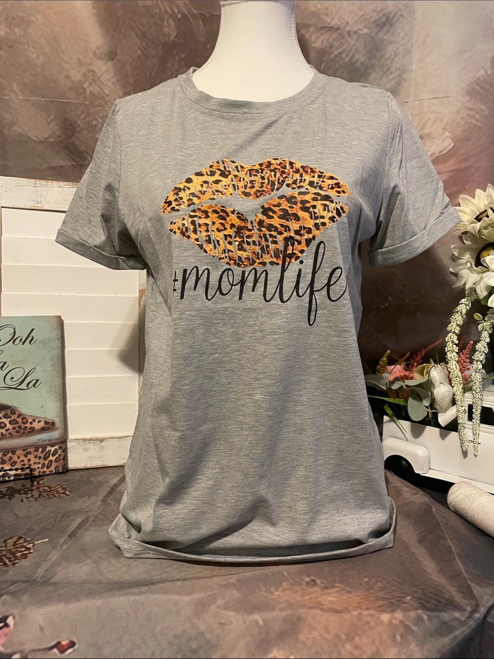 Momlife Leopard Lip Graphic Tee - Light Grey